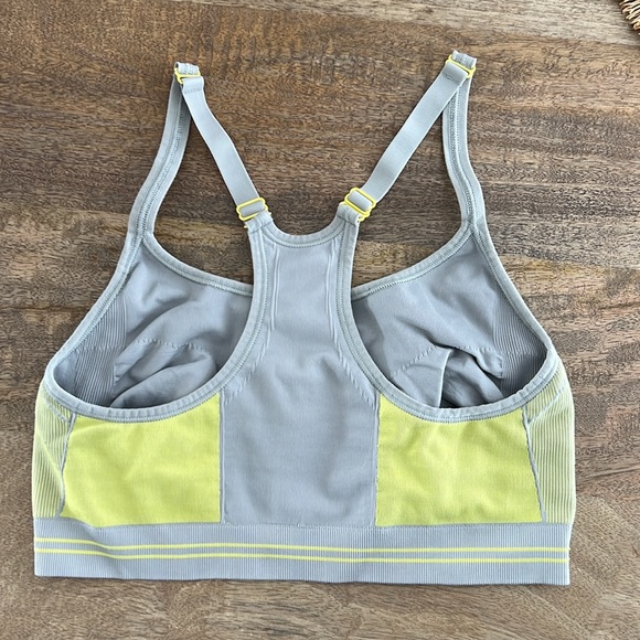 Old Navy Grey and Neon Yellow Sports Bra - Picture 2 of 2
